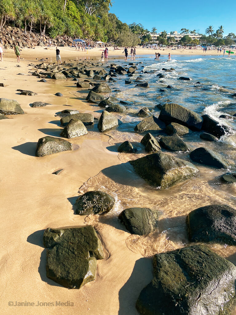 Clean sand_and_rocks_on_the_way_to_Noosa_Main_Beach